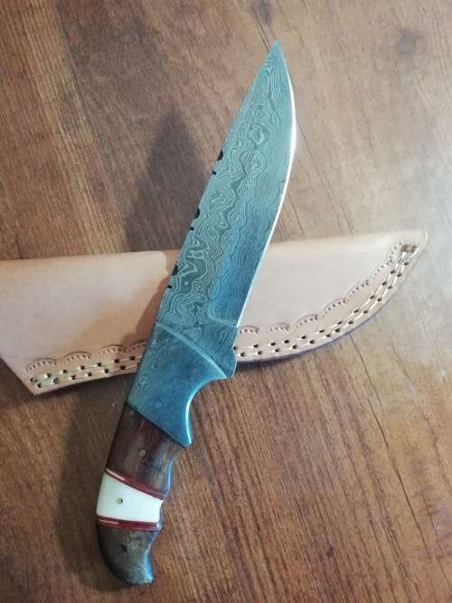 HANDMADE DAMASCUS STEEL HUNTING KNIFE !!!