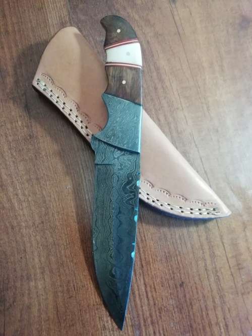HANDMADE DAMASCUS STEEL HUNTING KNIFE !!!