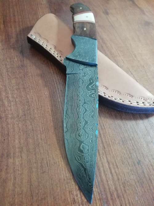 HANDMADE DAMASCUS STEEL HUNTING KNIFE !!!