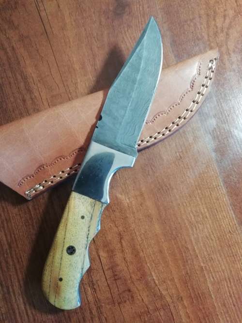 HANDMADE DAMASCUS STEEL HUNTING KNIFE !!!
