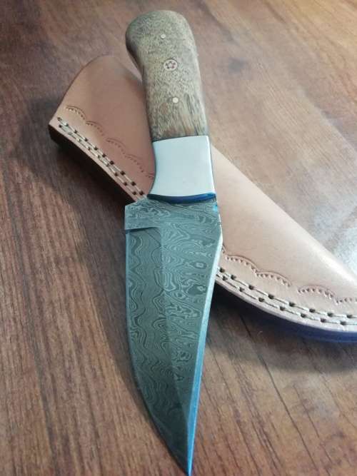 HANDMADE DAMASCUS STEEL HUNTING KNIFE !!!