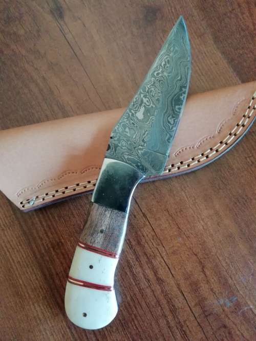 HANDMADE DAMASCUS STEEL HUNTING KNIFE.!!!