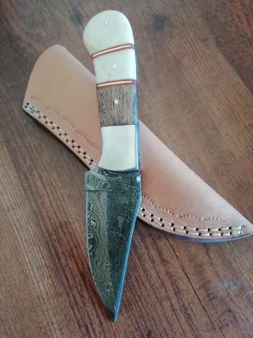 HANDMADE DAMASCUS STEEL HUNTING KNIFE.!!!
