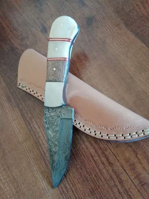HANDMADE DAMASCUS STEEL HUNTING KNIFE.!!!