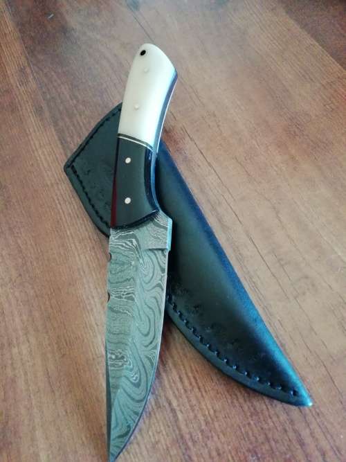 HANDMADE DAMASCUS STEEL HUNTING KNIFE !!!