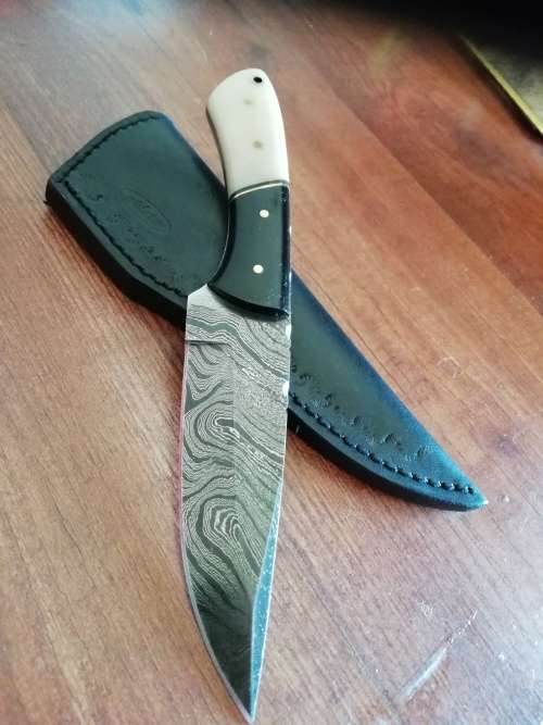 HANDMADE DAMASCUS STEEL HUNTING KNIFE !!!
