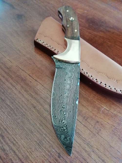 HANDMADE DAMASCUS STEEL HUNTING KNIFE