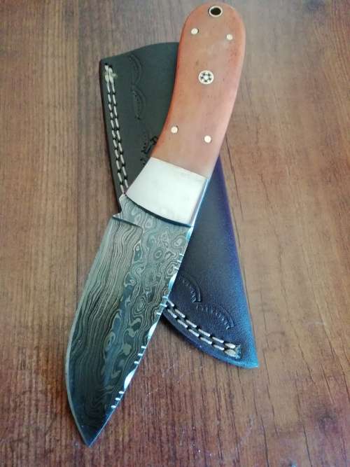 HANDMADE DAMASCUS STEEL HUNTING KNIFE !!!