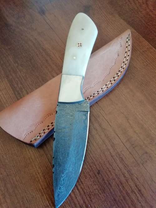 HANDMADE DAMASCUS STEEL HUNTING KNIFE !!!
