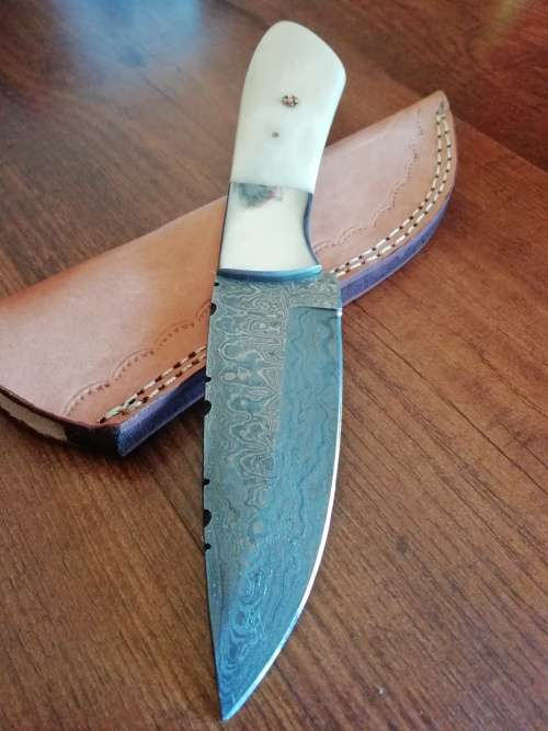 HANDMADE DAMASCUS STEEL HUNTING KNIFE !!!
