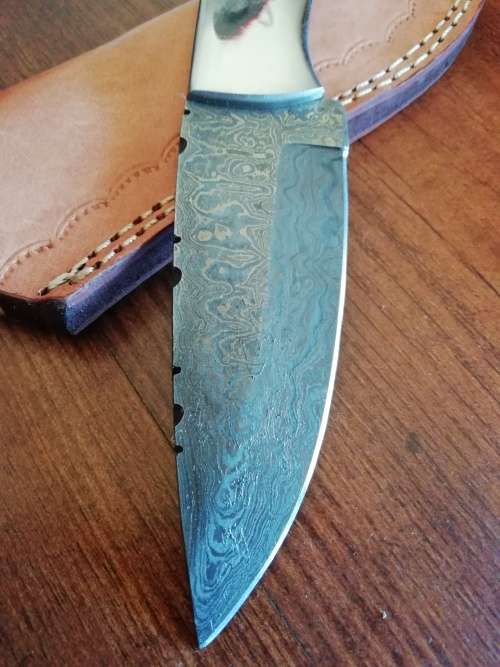 HANDMADE DAMASCUS STEEL HUNTING KNIFE !!!
