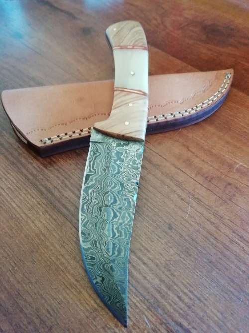 HANDMADE DAMASCUS STEEL HUNTING KNIFE !!!