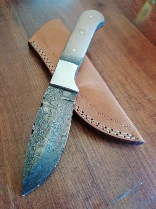 HANDMADE DAMASCUS STEEL HUNTING KNIFE !!!