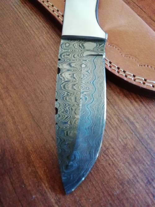 HANDMADE DAMASCUS STEEL HUNTING KNIFE !!!