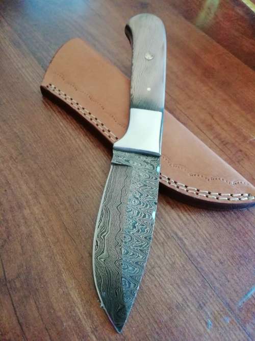 HANDMADE DAMASCUS STEEL HUNTING KNIFE !!!