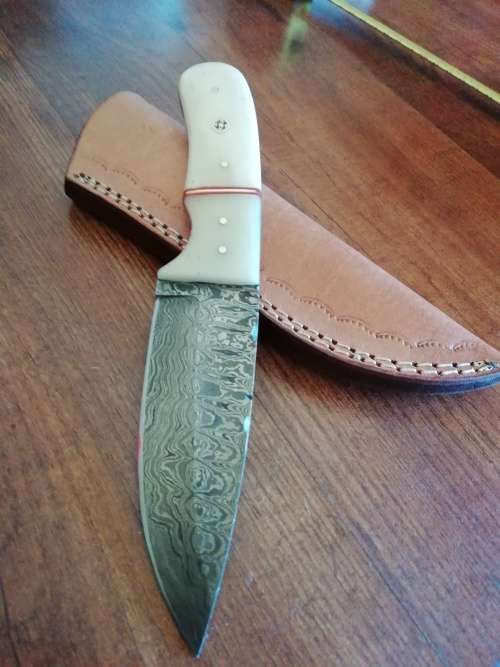 HANDMADE DAMASCUS STEEL HUNTING KNIFE !!!
