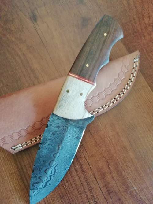 HANDMADE DAMASCUS STEEL HUNTING KNIFE !!!