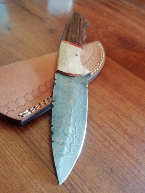 HANDMADE DAMASCUS STEEL HUNTING KNIFE !!!