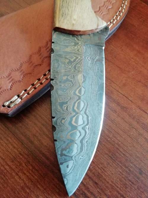 HANDMADE DAMASCUS STEEL HUNTING KNIFE !!!