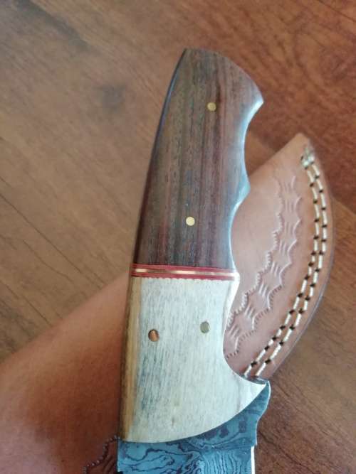 HANDMADE DAMASCUS STEEL HUNTING KNIFE !!!