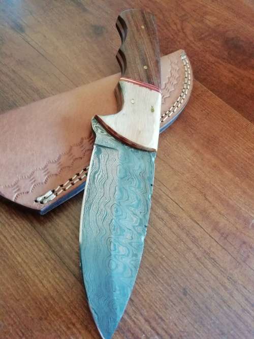 HANDMADE DAMASCUS STEEL HUNTING KNIFE !!!