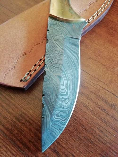 HANDMADE DAMASCUS STEEL HUNTING KNIFE !!!
