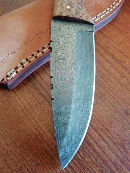 HANDMADE DAMASCUS STEEL HUNTING KNIFE !!!