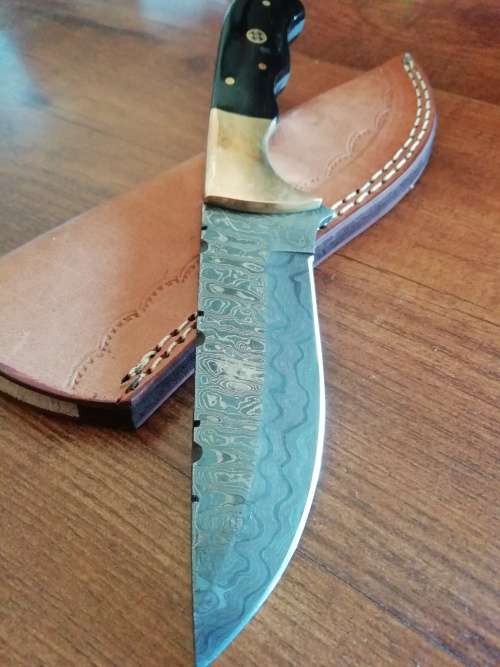 HANDMADE DAMASCUS STEEL HUNTING KNIFE !!!
