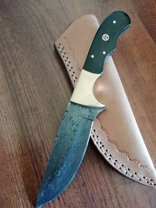 HANDMADE DAMASCUS STEEL HUNTING KNIFE !!!