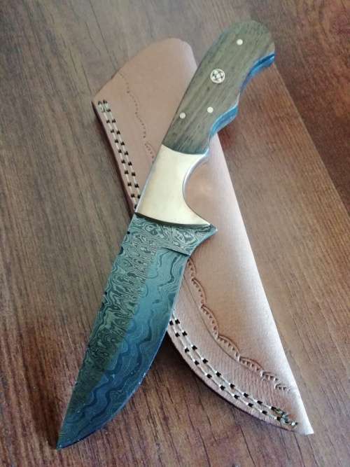 HANDMADE DAMASCUS STEEL HUNTING KNIFE !!!