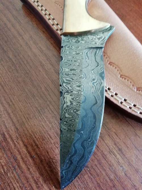HANDMADE DAMASCUS STEEL HUNTING KNIFE !!!