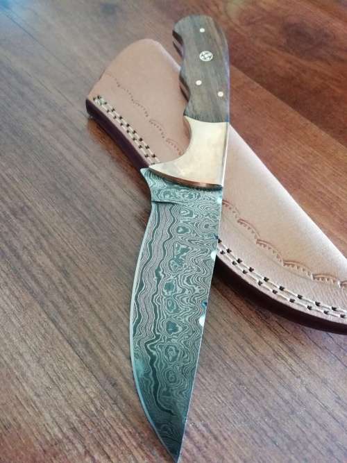 HANDMADE DAMASCUS STEEL HUNTING KNIFE !!!