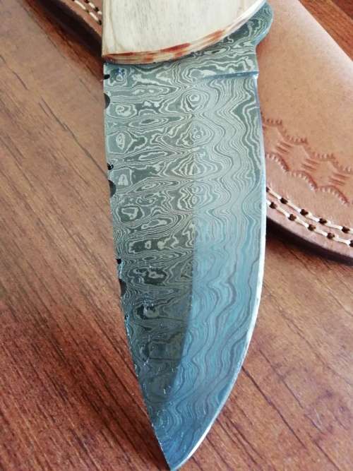 HANDMADE DAMASCUS STEEL HUNTING KNIFE !!!