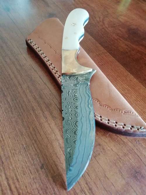 HANDMADE DAMASCUS STEEL HUNTING KNIFE !!!