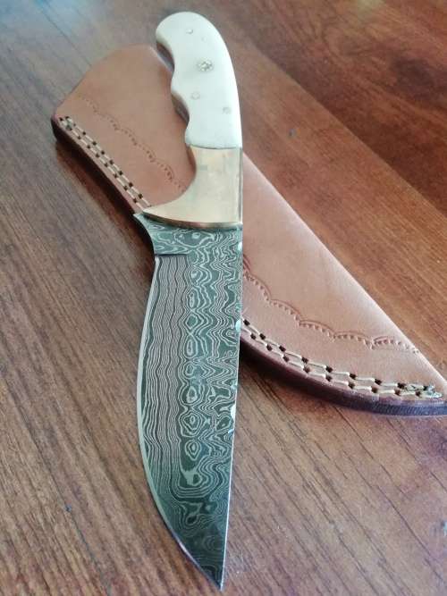 HANDMADE DAMASCUS STEEL HUNTING KNIFE !!!