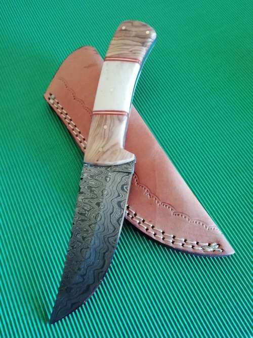 HANDMADE DAMASCUS STEEL HUNTING KNIFE !!!