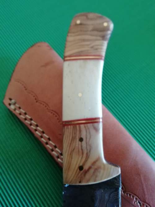 HANDMADE DAMASCUS STEEL HUNTING KNIFE !!!