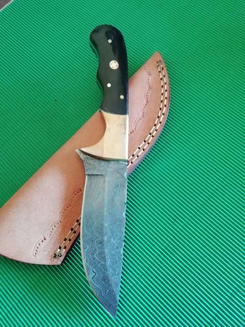 HANDMADE DAMASCUS STEEL HUNTING KNIFE !!!
