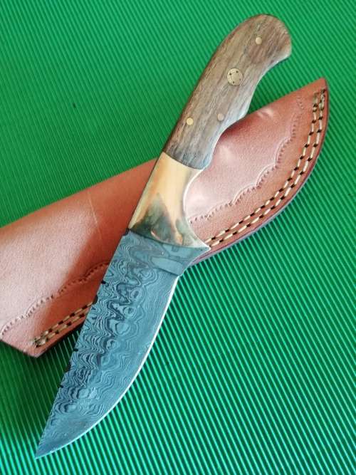 HANDMADE DAMASCUS STEEL HUNTING KNIFE !!!