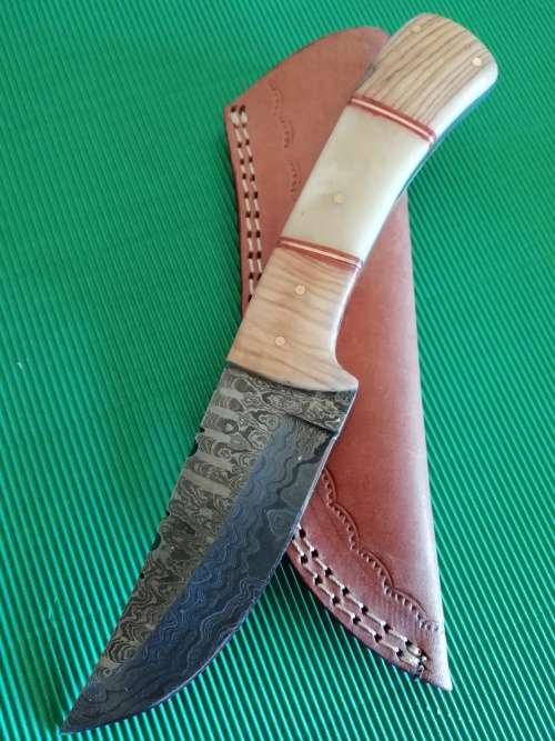 HANDMADE DAMASCUS STEEL HUNTING KNIFE !!!