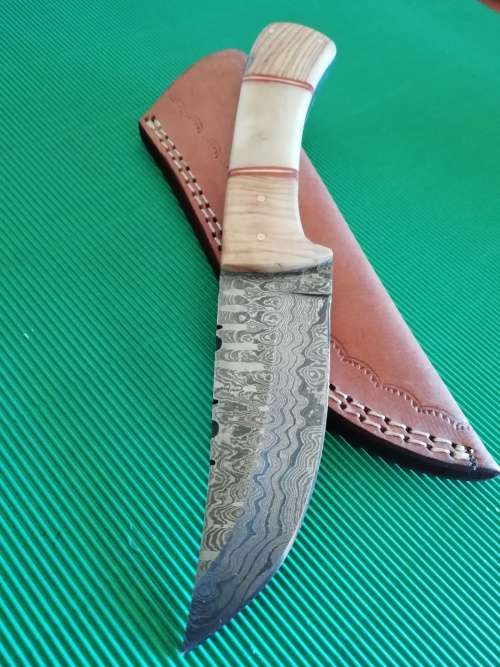 HANDMADE DAMASCUS STEEL HUNTING KNIFE !!!