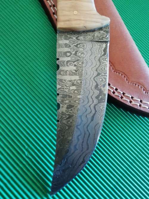 HANDMADE DAMASCUS STEEL HUNTING KNIFE !!!