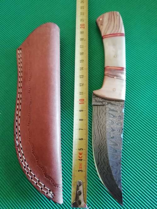 HANDMADE DAMASCUS STEEL HUNTING KNIFE !!!