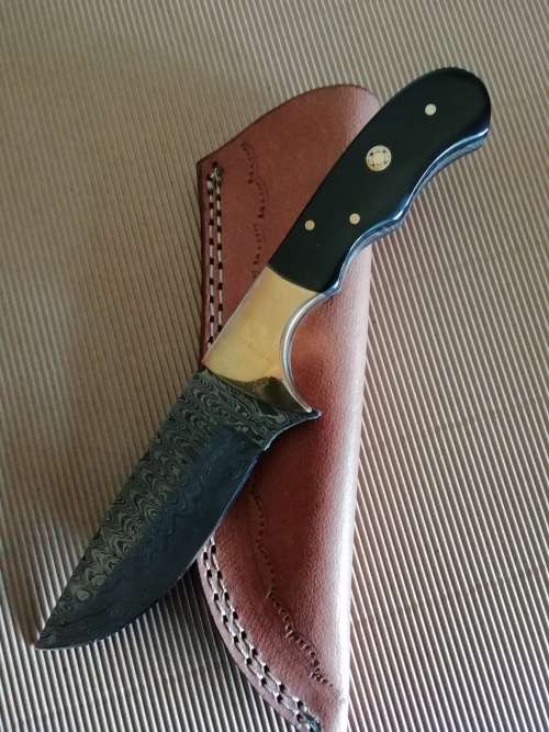 HANDMADE DAMASCUS STEEL HUNTING KNIFE !!!