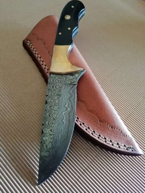 HANDMADE DAMASCUS STEEL HUNTING KNIFE !!!