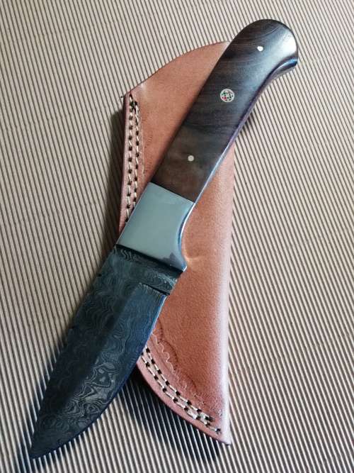 HANDMADE DAMASCUS STEEL HUNTING KNIFE !!!