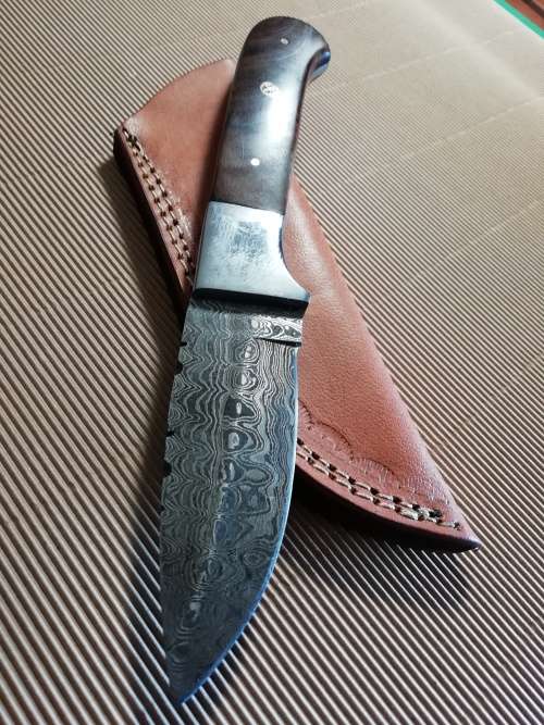 HANDMADE DAMASCUS STEEL HUNTING KNIFE !!!
