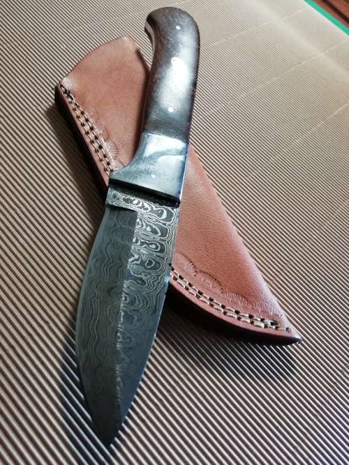 HANDMADE DAMASCUS STEEL HUNTING KNIFE !!!