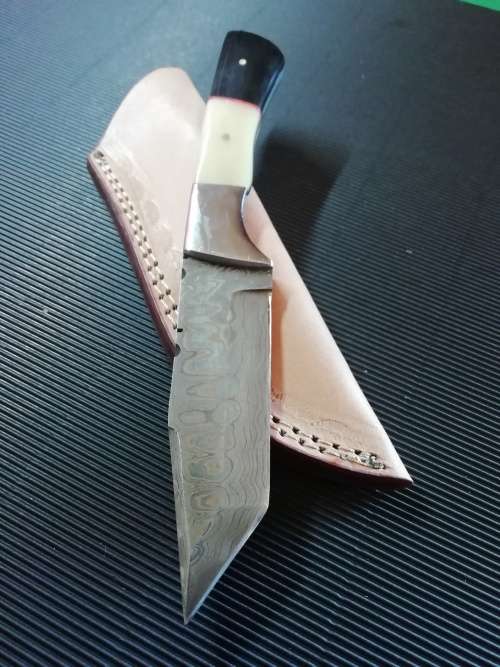 HANDMADE DAMASCUS STEEL HUNTING KNIFE !!!