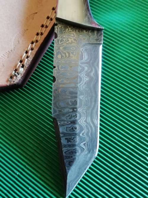 HANDMADE DAMASCUS STEEL HUNTING KNIFE !!!
